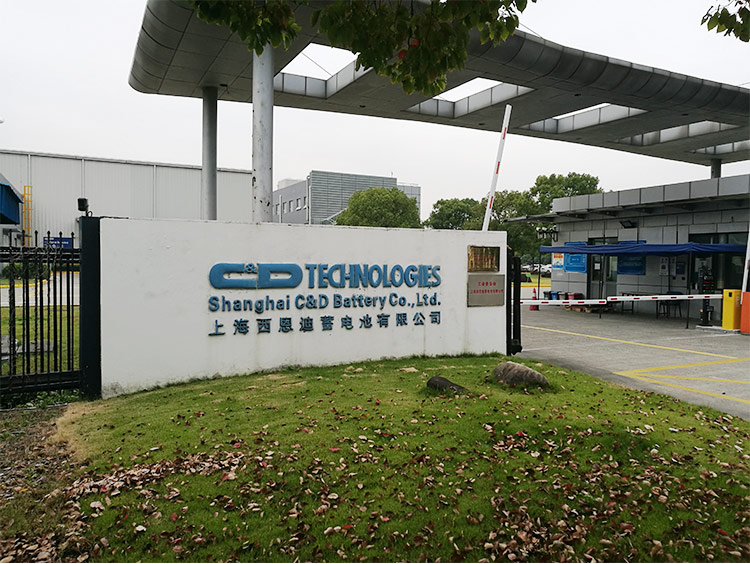 蓄電池廠控制金屬灰塵，可選用水幕型風(fēng)淋室